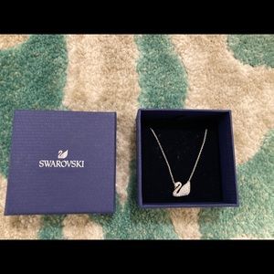 NEW Swarovski Swan Necklace